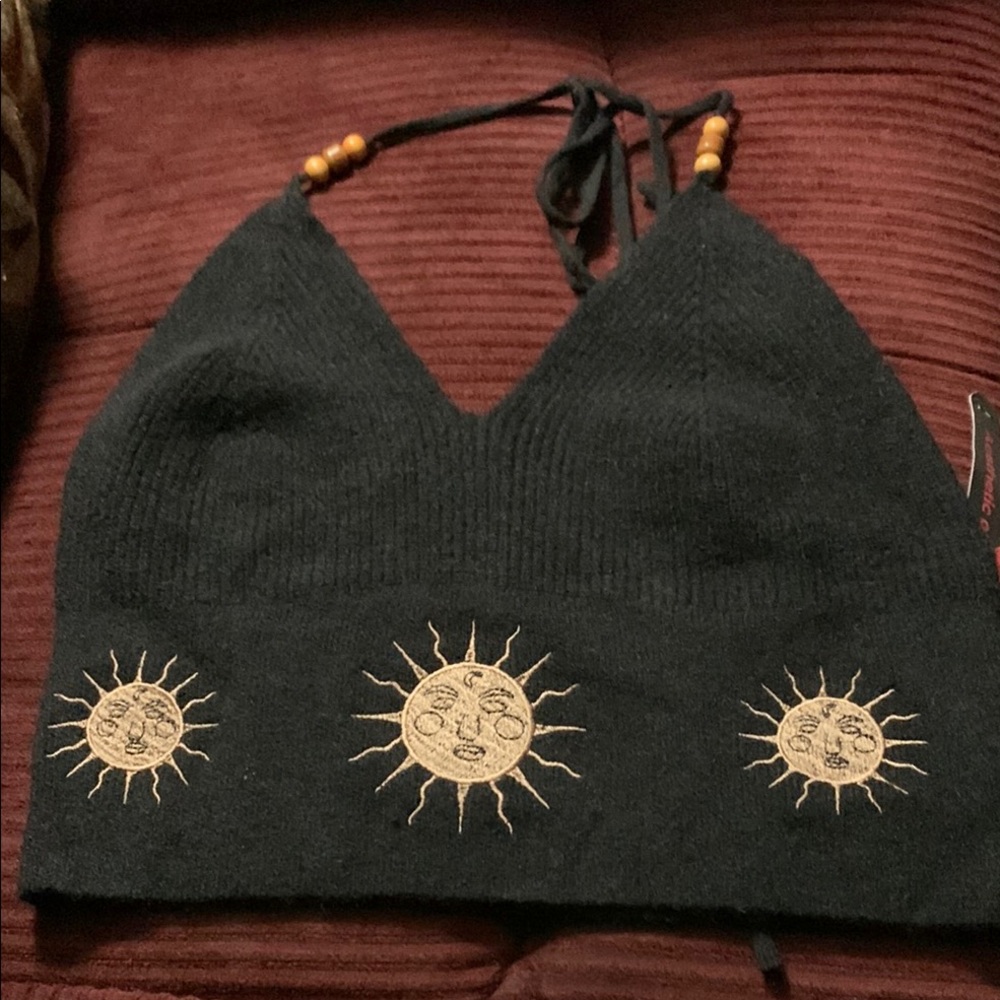 ROMWE Black Top with Sun Design